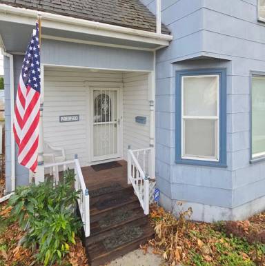 Main picture of 2320 Jaeger St