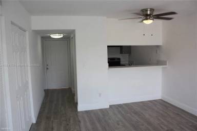 Main picture of 1095 W 77th St