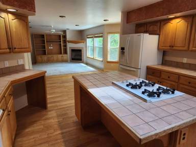 Main picture of 2100 N Timberline Rd