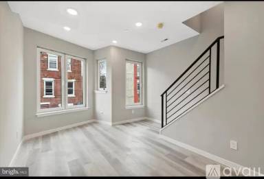 Main picture of 2424 Nicholas St