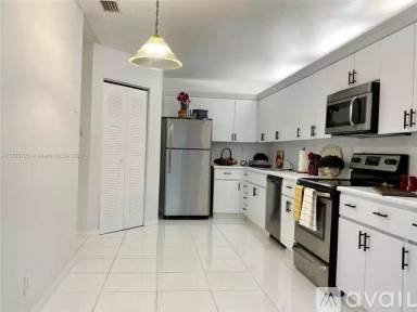 Main picture of 543 Racquet Club Rd