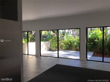 Main picture of 2420 Brickell Ave