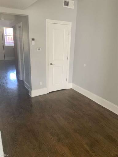 Main picture of 4139 S Prairie Ave