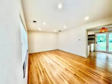 Main picture of 4614 Lloyd St