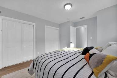 Main picture of 1150 E 14th St