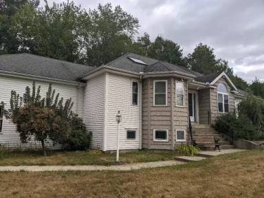 Main picture of 21 Meetinghouse Rd