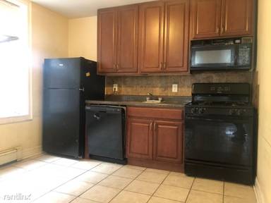 Main picture of 25 E 17th St