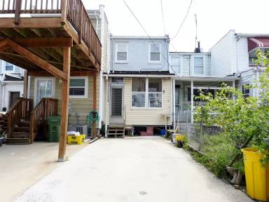 Main picture of 1448 Andre St