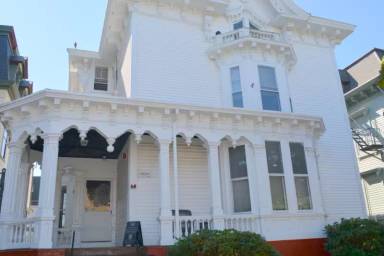 Main picture of 380 Broadway