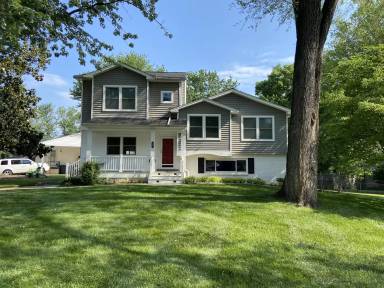 Main picture of 204 Charles St SE