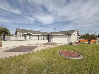 Main picture of 6351 Anthony Ave