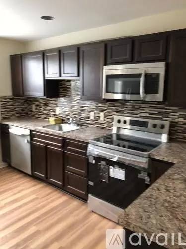 Main picture of 1121 W Thompson St