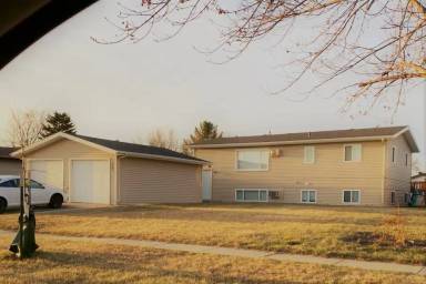 Main picture of 613 2nd Ave E