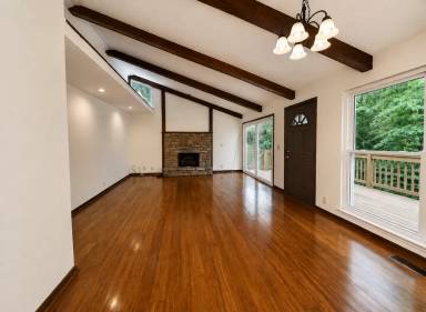 Main picture of 821 E Lakeside Dr