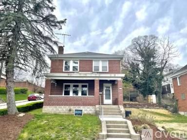 Main picture of 2232 Bensonia Ave