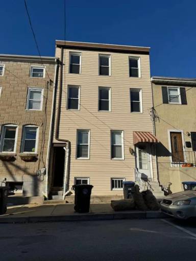 Main picture of 326 E Hector St