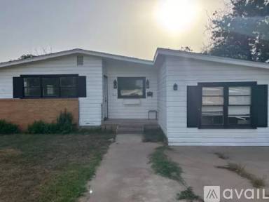 Main picture of 818 S Bowie Dr