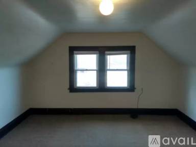 Main picture of 1297 Warren Rd