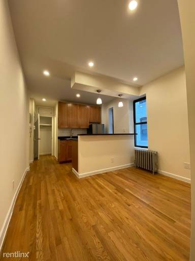 Main picture of 220 E 78th St