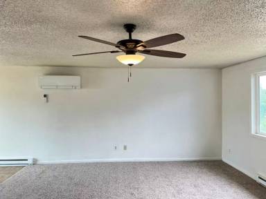 Main picture of 385 Dianne Ct