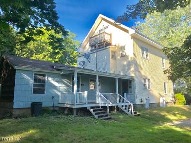 Main picture of 520 Essex St