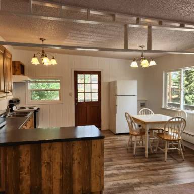 Main picture of 919 W Lorraine Ave