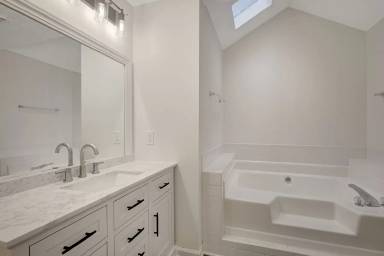 Main picture of 220 Fontaine Way
