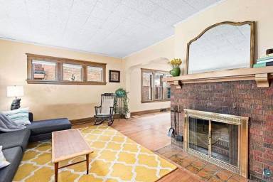 Main picture of 1219 E 5th St