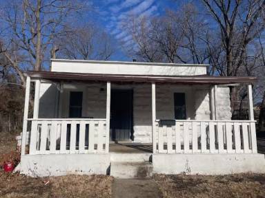 Main picture of 2122 E 82nd Ter