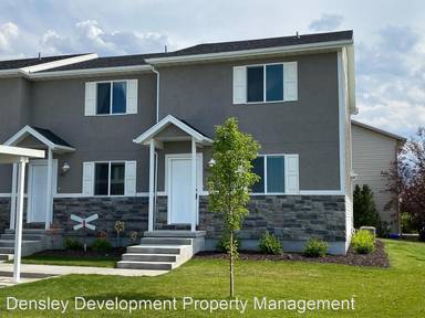 Main picture of 749 Ry Ln