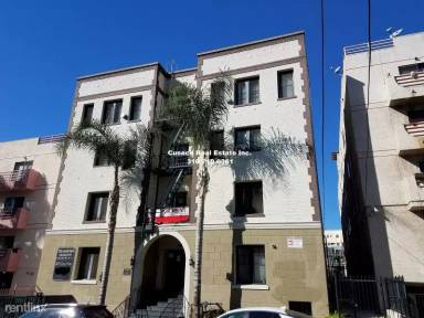 Main picture of 447 S Grand View St