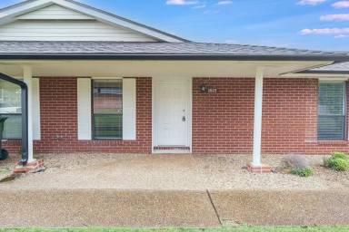 Main picture of 1815 S 13th Pl