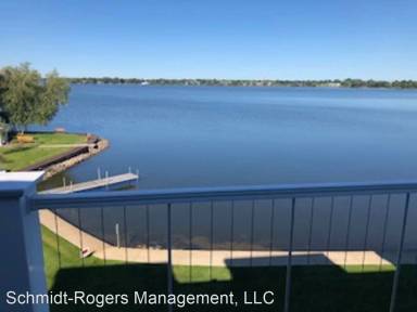 Main picture of 660 S Lake St