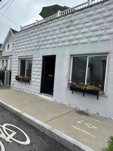 Main picture of 181 Bow St