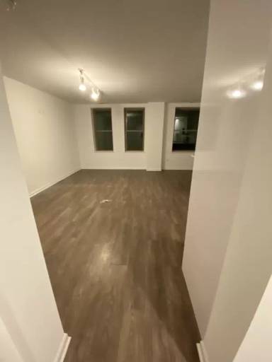 Main picture of 940 Winona