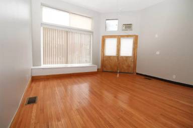 Main picture of 2700 Chippewa St