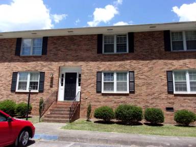 Main picture of 409 Plantation Rd