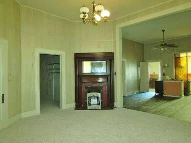 Main picture of 315 W Green St