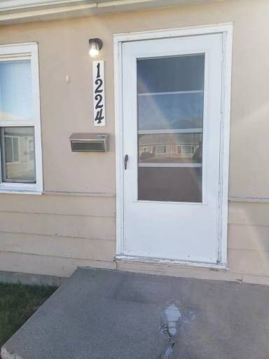 Main picture of 1212 E Columbia St