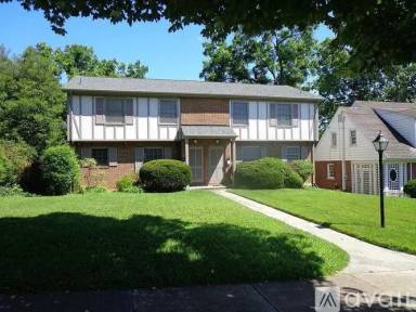 Main picture of 2426 Wycliffe Ave SW