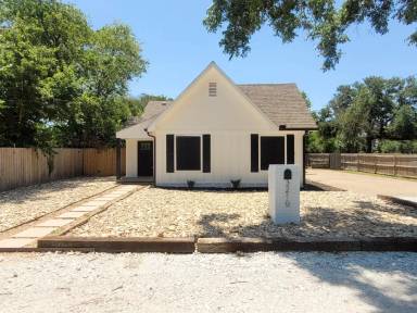 Main picture of 3210 Edna Ave