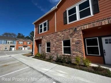 Main picture of Holiday Pines Townhomes