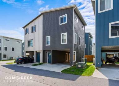 Main picture of 52 W Cascade St