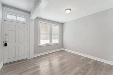Main picture of 1020 W 37th St
