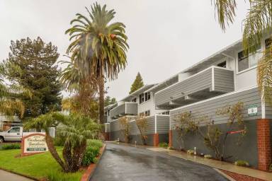 Main picture of 2302 Carlmont Dr