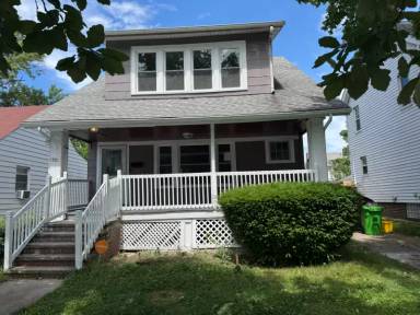 Main picture of 1551 E 195th St