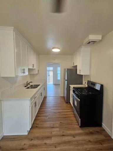 Main picture of 555 W 15th St