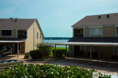 Main picture of 165 April Point Dr N