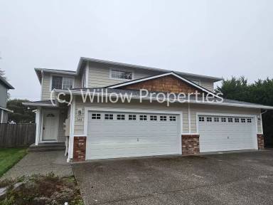 Main picture of 138 167th St E