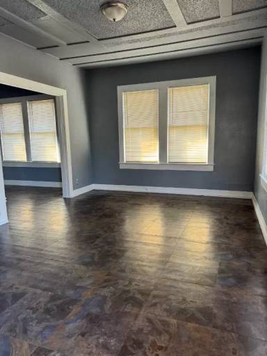 Main picture of 910 Canton